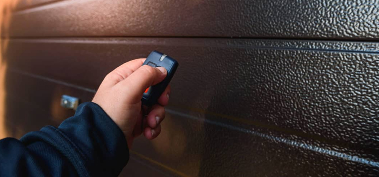 automatic door opener with remote control in Hercules
